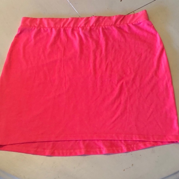 Crop Top & Mini Skirt Set - Picture 4 of 7